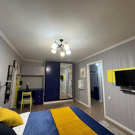 Almatyda На Басенова Apartamento Quarto foto