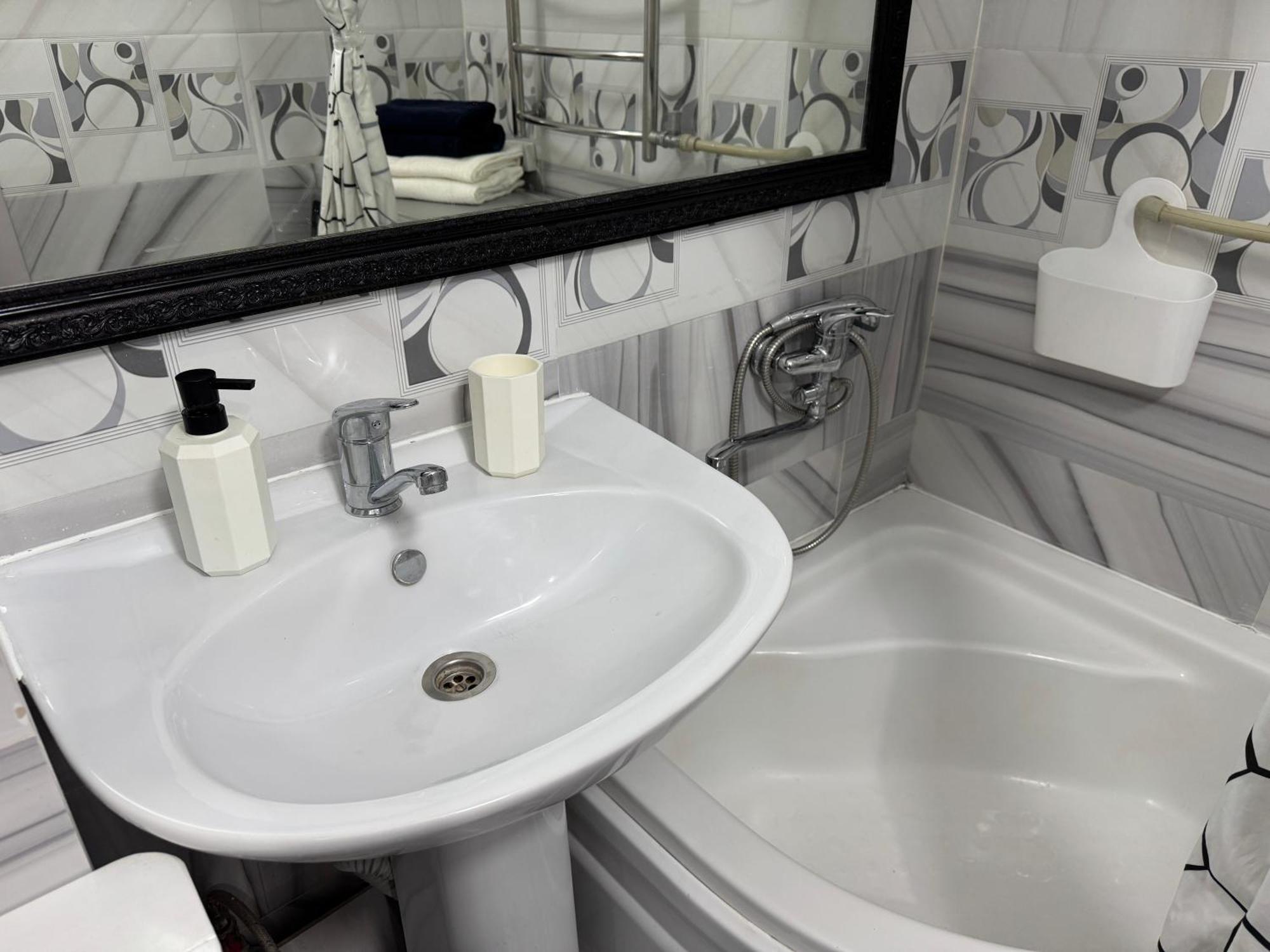 Almatyda На Басенова Apartamento Quarto foto